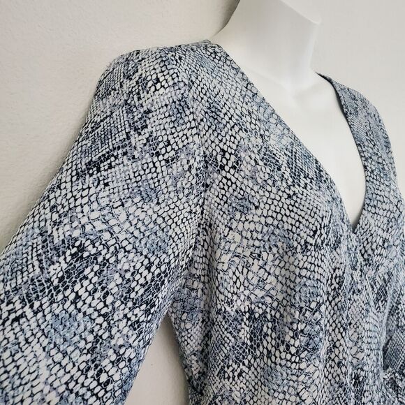 Gianni Bini Women's Wrap Dress Small Gray Snakeskin Print Mini Ruffle - Picture 5 of 11